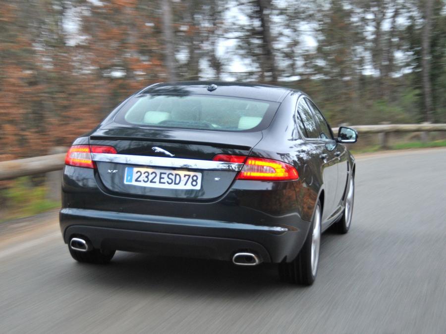  Jaguar XF Diesel S 2009 года  (фото 45 из 82)
